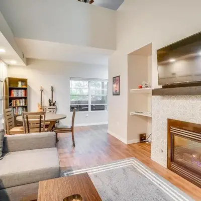 16 Mi to DIA Townhome with Fireplace in Aurora