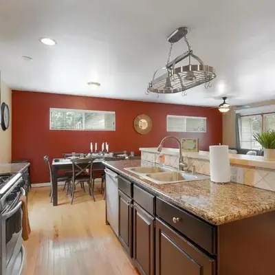 Arvada home w hot tub & BBQ