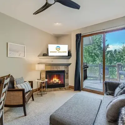 Cozy 1BR Near Trails with Shuttle to Slopes and Town