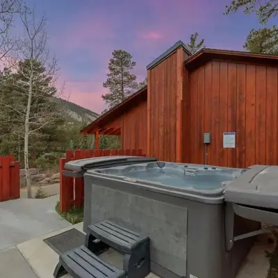 Cabin 2- Two BR Cabin w Hot Tub