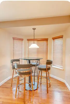 a dining room with a table and chairs at Freesan in DEN