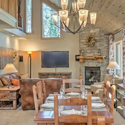 Luxury 4 BR Cabin 2 King Suites on Shuttle Route