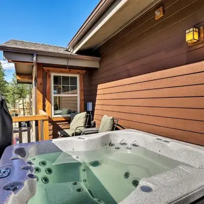 Winter Park Condo with Hot Tub and Mountain Views!