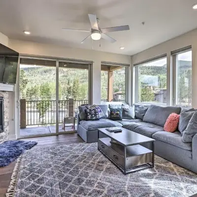 Walk to Lifts Condo with Mtn Views in Keystone!