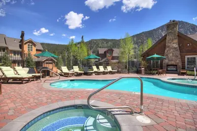 a pool at a resort with a mountain in the background at Settlers Creek in Keystone