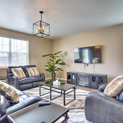 10 Mi to DIA Spacious Aurora House with Yard!